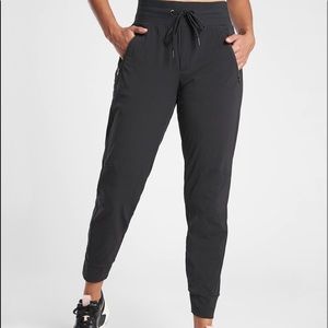 Athleta Trekkie north jogger